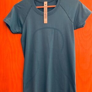 Lululemon Women's Hawaiian Blue Short Sleeve Top — new without tags